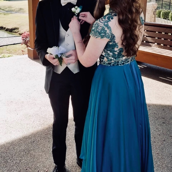 Sherri Hill Prom Dress - Picture 4 of 8